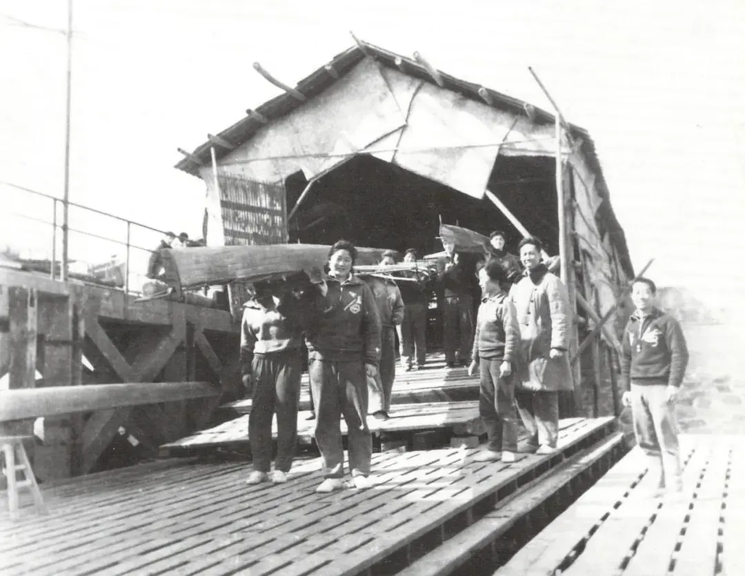 山湖畔的简 山湖畔的简