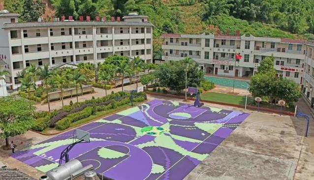 能放开手脚, 郑荣贵站在