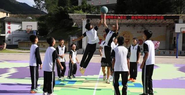 球场, 现在她敢跳, 以后